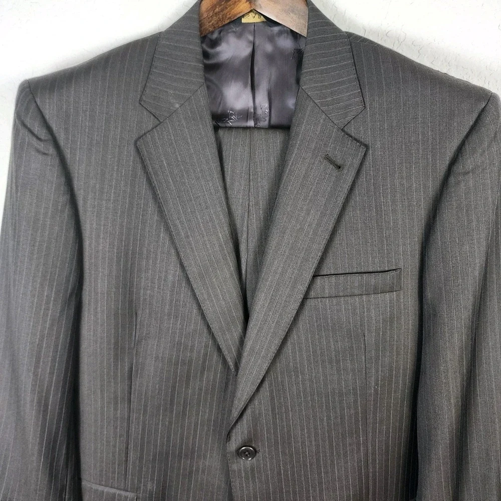 Jos A Bank Signature Gold Wool Business Suit Mens 44L x 39 Gray Pinstripe Career